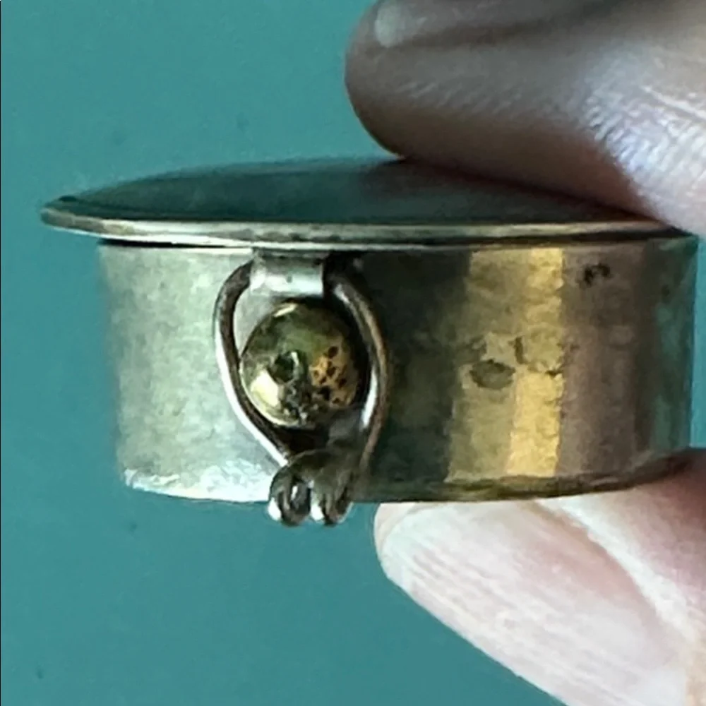 Vintage Iridescent Mother-of-Pearl /Abalone Oval Trinket Box - Picture 3 of 6